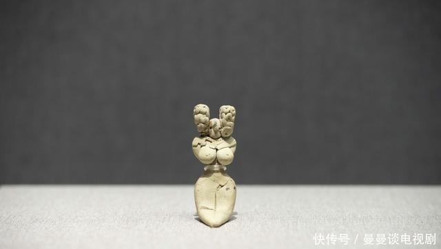  万年前|一万年前的美女长什么样？竟被一块石头如实刻画，令人不忍直视