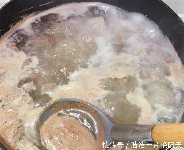  为什么吃火锅，有的羊肉一煮就会出现白沫，有的却干干净净？