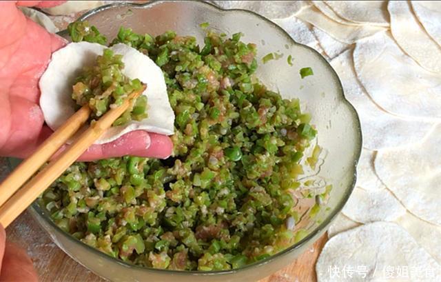 夏天,用它包饺子,又香又嫩,1元钱一斤,比韭菜茴香还好吃