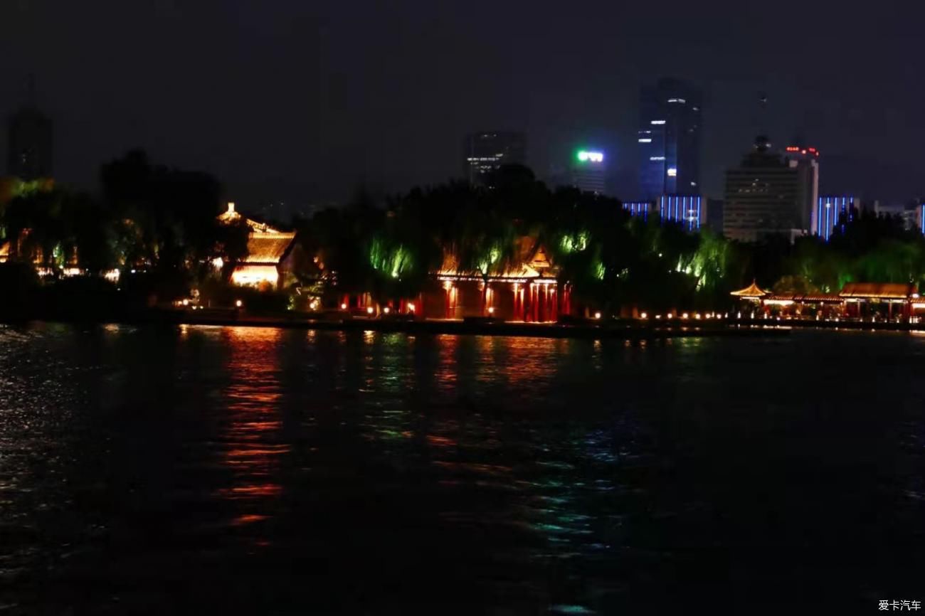 中年|夜游太明湖