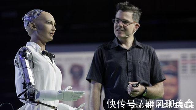 定律|当年扬言我将会摧毁人类的女性机器人索菲亚,如今改成啥样了