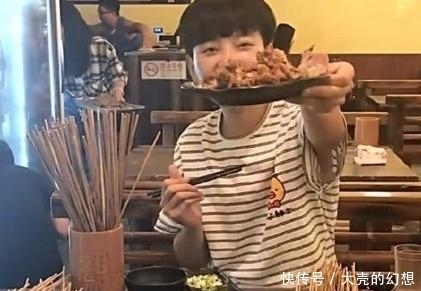  自助餐厅|女子去吃69元自助餐，一人吃掉1000根肉串，走时老板笑着说免单