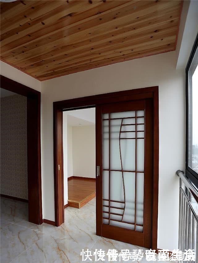 老公|老公硬把阳台改造成卧室,亲戚骂他脑子进水,完工后都夸他机智