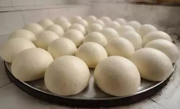 用酵母粉蒸馒头，用小苏打还是用食用碱不懂别乱用，浪费食物！