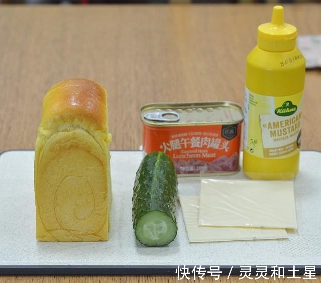 午餐肉芝士三明治，营养丰富，美味可口！午餐肉芝士三明治，营养丰富，美味可口！