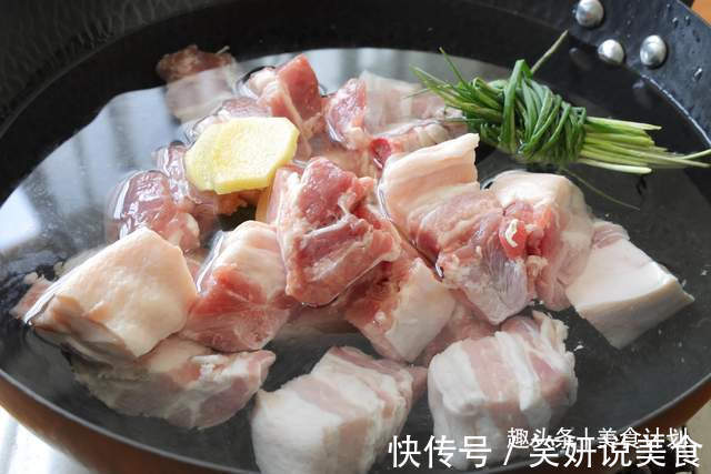 五花肉别红烧了,教你懒人吃法,一碗酱汁就搞定,鲜香入味