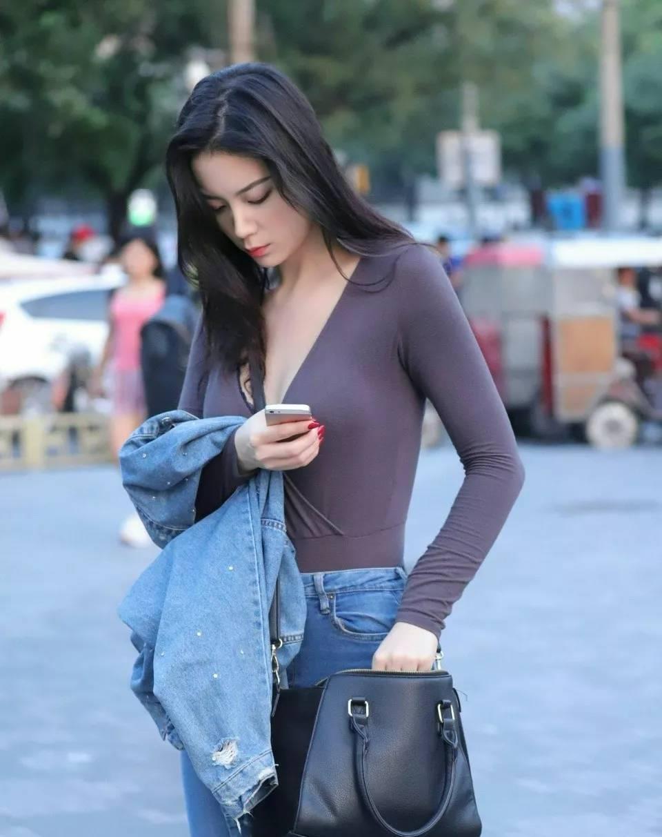 女神|包罗万象的牛仔裤,即使再“烂大街”,也能展示出女神的成熟魅力