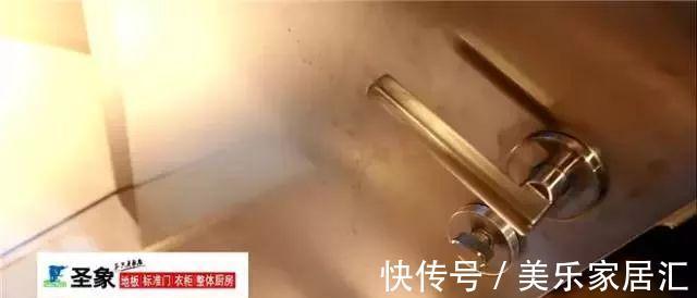 老房子|惨遭丈夫抛弃，单亲妈妈挤15㎡娘家靠父母养，让1岁宝宝睡地板！