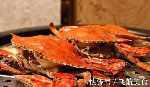 螃蟹直接上锅蒸就毁了，渔民教你一招，不流黄也不掉腿，特鲜