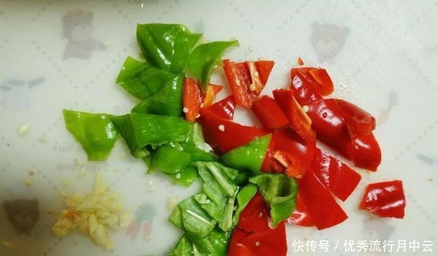 不吃肉也能上瘾!双色椒千叶豆腐简单易学,营养鲜美