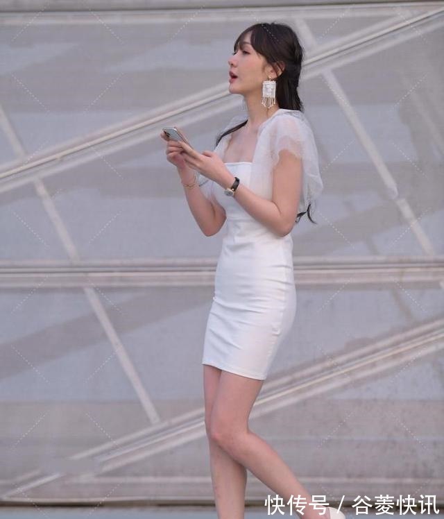 白裙子 白色连衣短裙搭配同色高跟鞋,青春减龄,宛如小仙女!