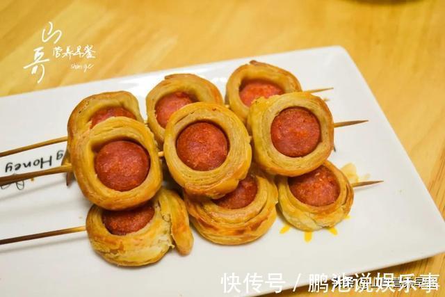 零食|2张手抓饼2根香肠，卷一卷切一切，做金黄酥脆的小零食，一口一个