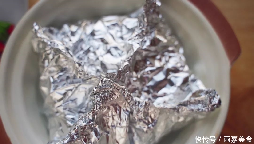  不愧是逛夜市必点小吃，香辣爽口，鲜美十足，好吃到舔壳！