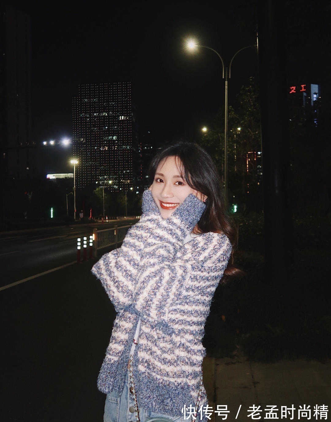 针织|街拍:25+小姐姐用一身青绿针织衫配百褶裙,诠释什么叫优雅温柔