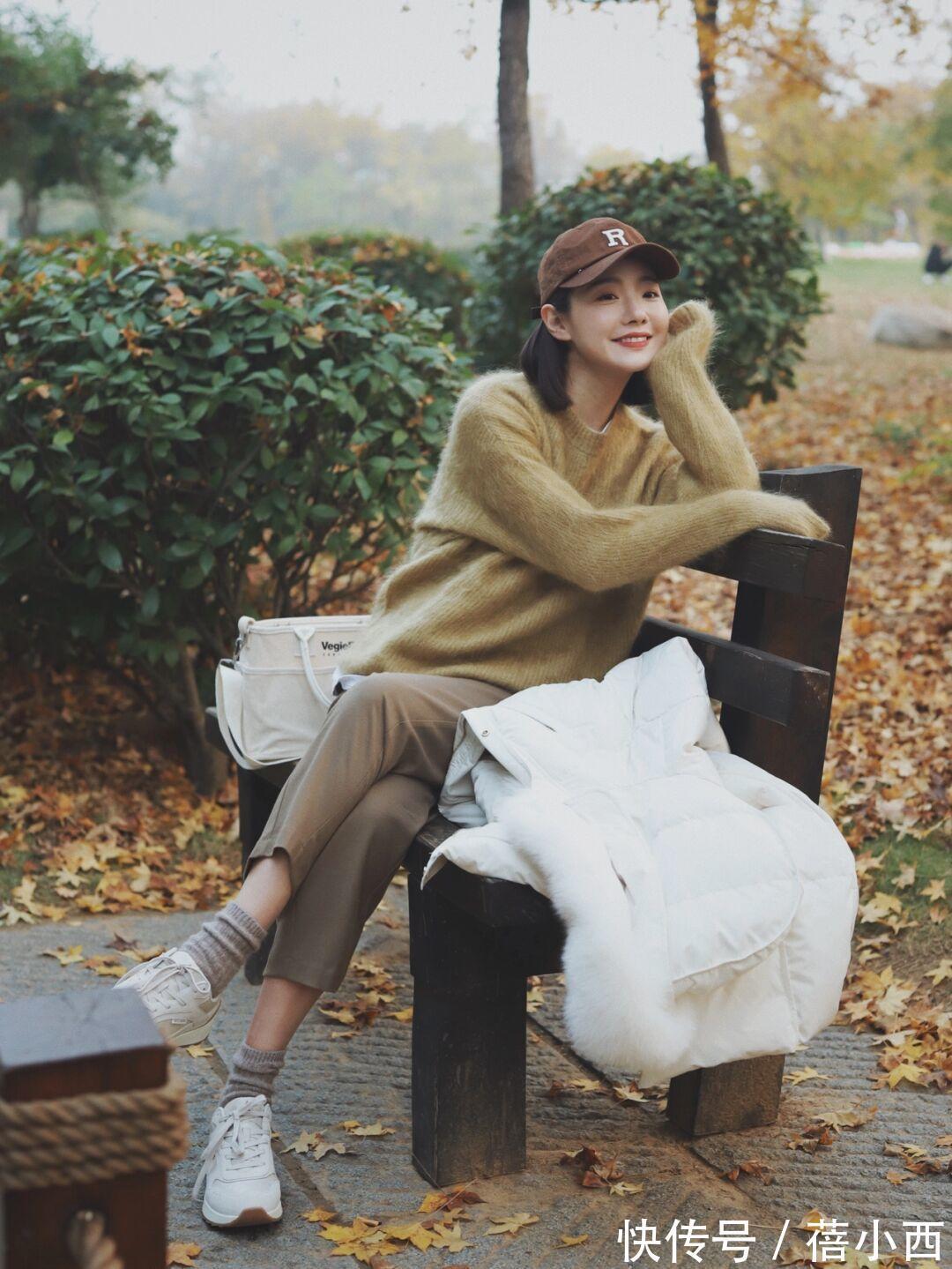 毛衣 冬季衣服不用多,学会实用的“毛衣穿法”就够了,出街告别路人感