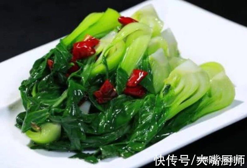 厨师长说,要想青菜炒得好吃,不能直接下锅,这4个技巧很关键
