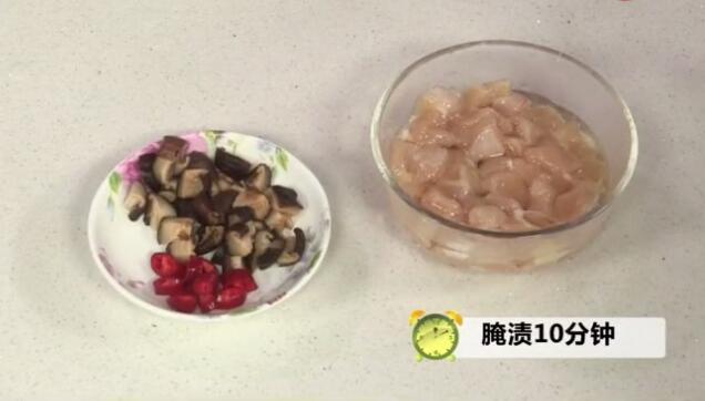 一道简单的家常小炒素鸡,清甜咸香,低脂低量,营养非常丰富