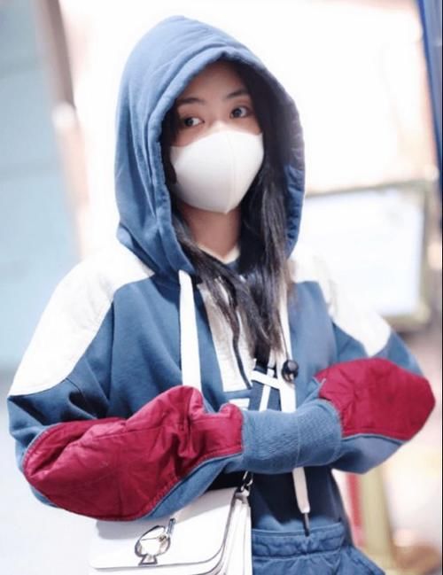 谭松韵|小个子女孩的福音，穿卫衣穿出甜美范，简约穿搭不失时尚