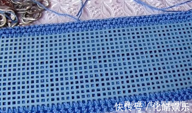 在易拉罐拉环上编织,钩成的包包耐看耐用!DIY变废为宝附教程
