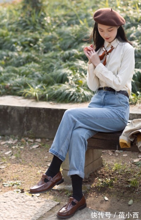 百搭 2022春季又流行牛仔裤,实用百搭又减龄时尚,买裤子前不妨看一看