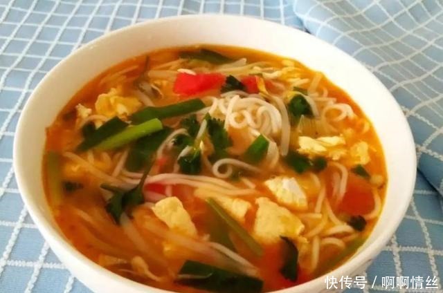 气温下降了,只需一个西红柿,一个鸡蛋做碗暖心又暖胃的面汤!