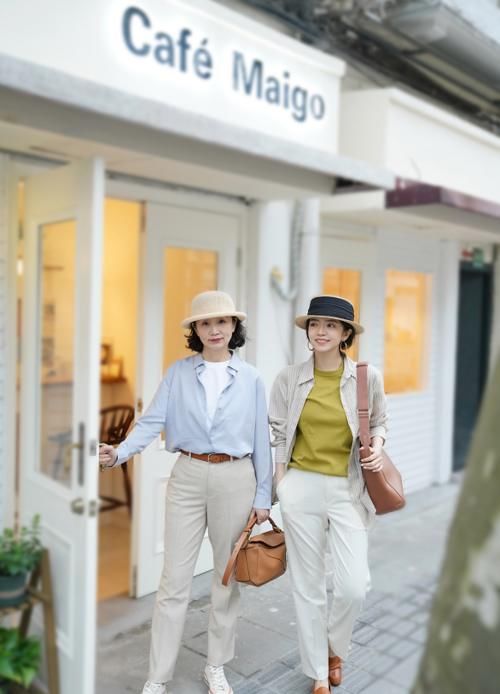 时尚博主三木母女示范优衣库穿搭，基础款搭配好清新，温柔且优雅