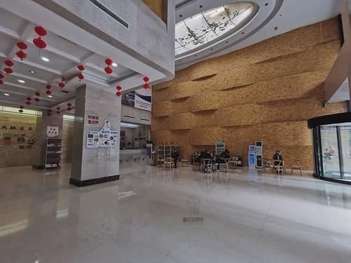 德阳|钢铁般意志的德阳打工人，在五洲广场打工比在汇通大厦更尊贵？