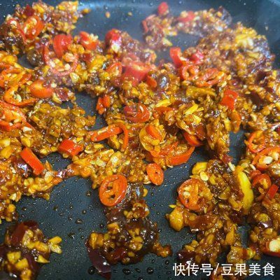 那一碗令人神往的蒜蓉锡纸烤花甲