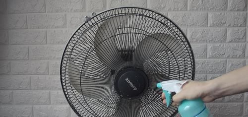 不管电风扇多脏,教你不用拆下清洗,几分钟变得干净无灰尘,实用
