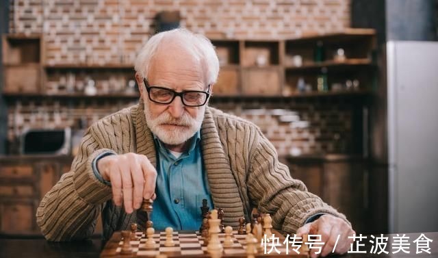 腿脚|寿命长的人,往往有5大共性,45岁后,若全占,有望长寿