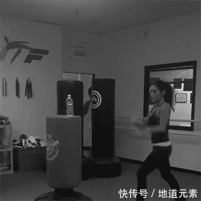 女友|加拿大女孩展示最强深蹲姿势,网友惊呼:这样的女友,可怕得很