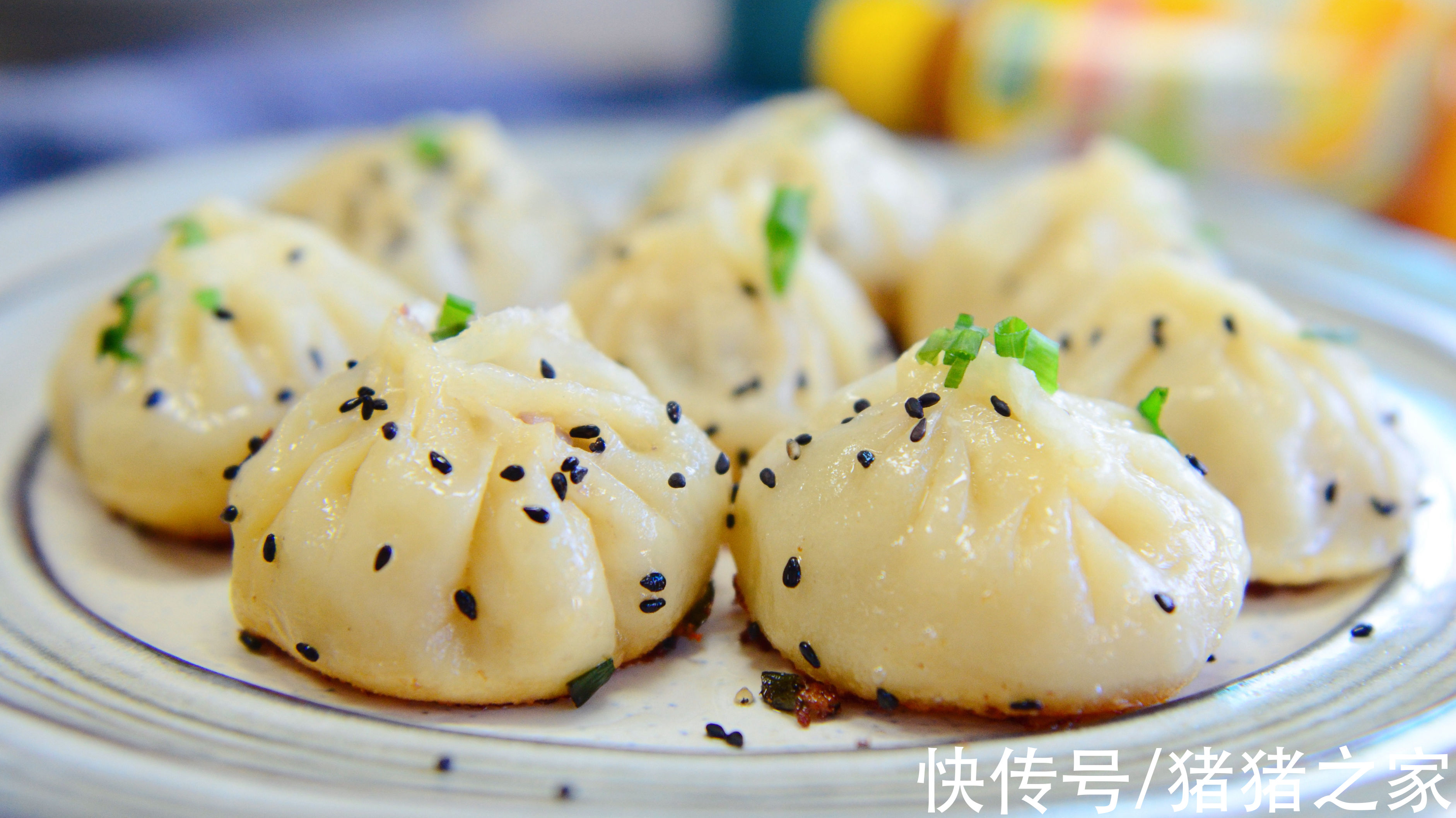 灌汤生煎包在家做，外皮酥脆松软鲜香，咬上一口汤汁四溢