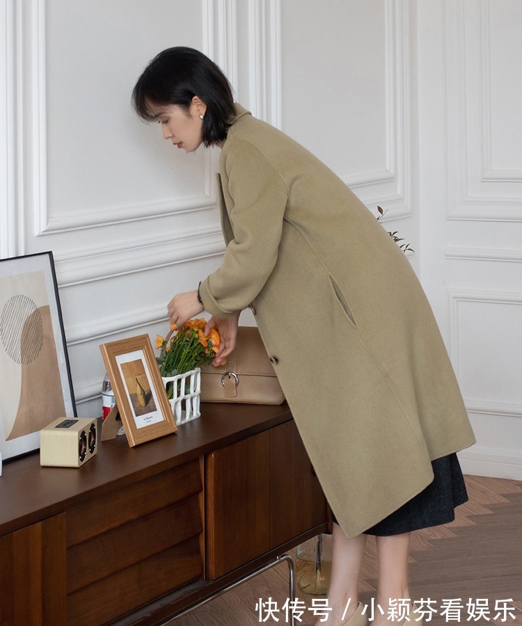 穿搭 女生秋冬穿风衣时，不管高矮，搭配这5双鞋子，照着穿都很高级