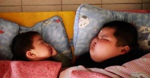 午觉|俩孩子，一个经常午睡一个从不午睡，多年后，3个方面差距很明显