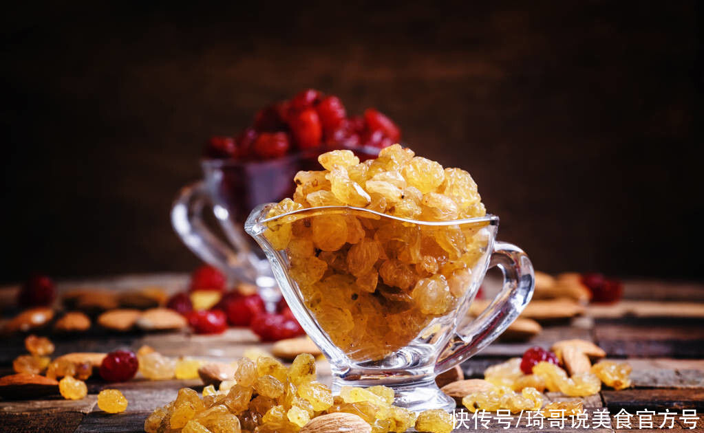  清水|清水洗葡萄干，比不洗还脏，教你小窍门，脏东西自己“溜出来”