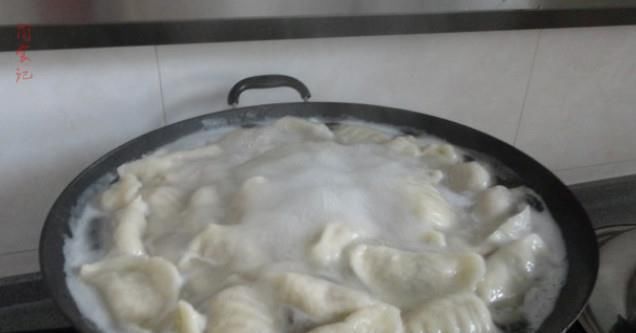 馅饺子|包芹菜饺子,有人焯水,有人直接包大厨都不对,教你正确做法