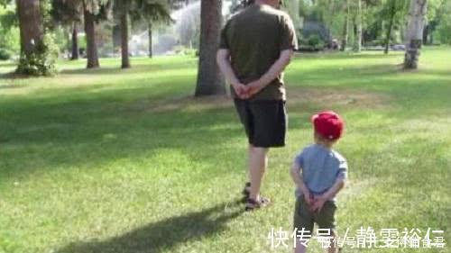 坐姿|“老干部奶奶”带娃坐地铁,旁边孩子的坐姿亮了,网友是亲孙子