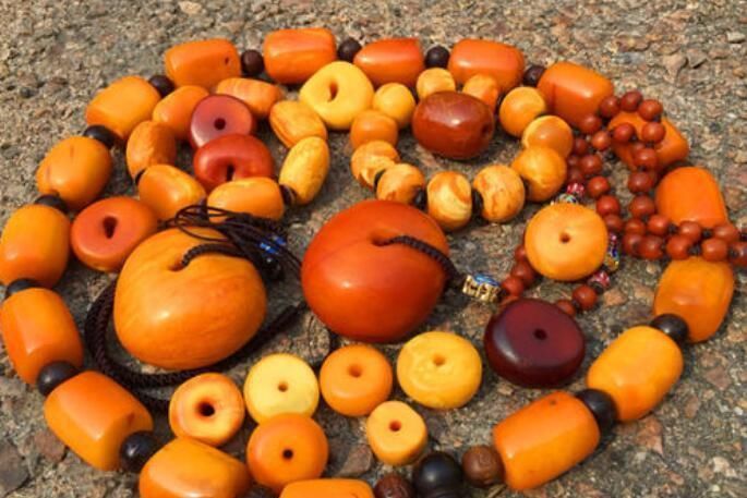 文玩市场上|真正的老蜜蜡长什么样子,为什么质量越好的却越不建议普通人购买