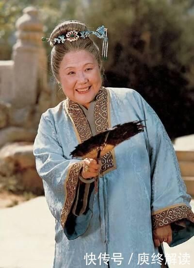 王熙凤$贾母那么有钱,对刘姥姥又那么好,为何走时只送给她两件旧衣服?