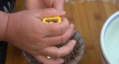  南瓜|冬天多吃南瓜糯米粉，不加一滴水，软糯香甜还流心，比油炸还好吃