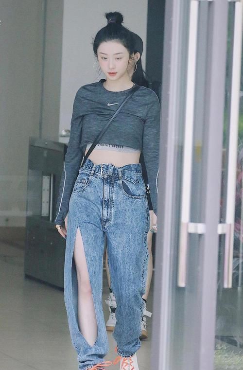 赵小棠穿豹纹短裙加大背头,满满的御姐范儿,没想到身材这么好!