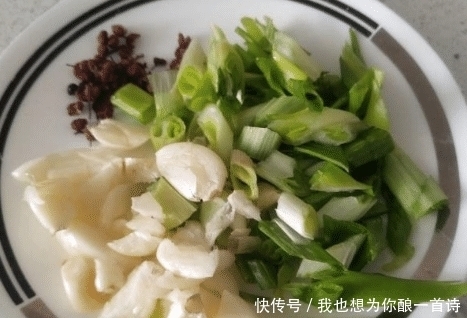 面条不要煮着吃!教你全新做法,咸香美味,Q弹爽滑,比肉还好吃!