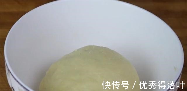 自从学会面包的这个做法，我家一周吃5次，松软香甜，简单又家常！
