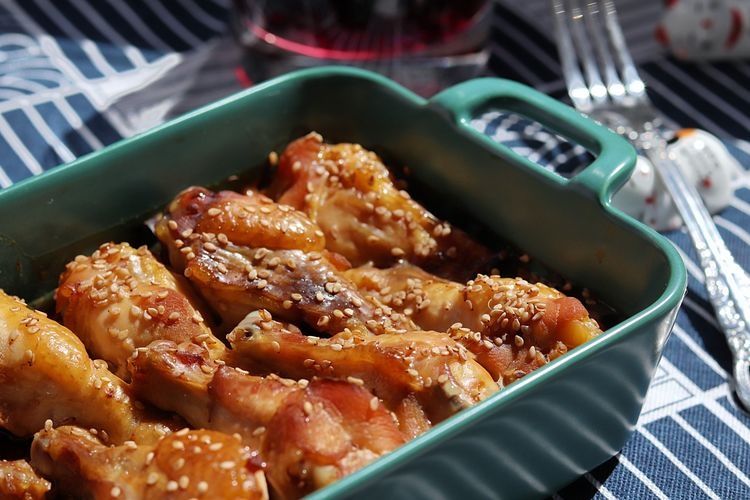 自制照烧鸡翅根，方法简单，满满的日式风味，孩子很喜欢吃