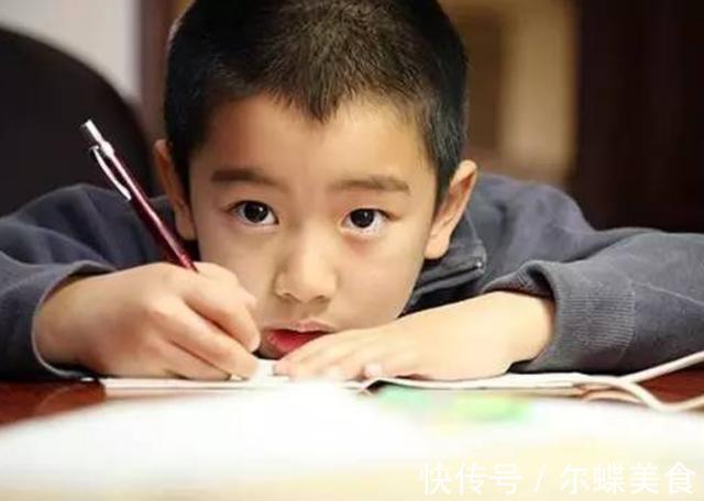 家长|孩子不听话该打吗?家长晒出了孩子挨打前后的作业,差距天壤之别