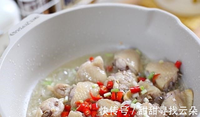 豆腐和鸡翅的奇妙搭配，味道香得不得了，好吃又下饭，你们也试试！