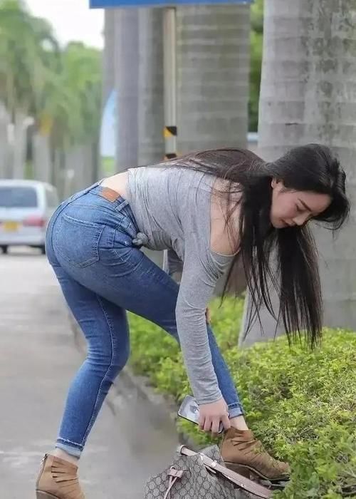 牛仔裤 穿搭高腰收腹的牛仔裤,展现完美身材比例,太性感!