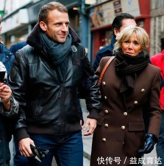 脖子 法国夫人终于换发型,穿大衣扎个啾啾好显年轻,连气质都提升不少