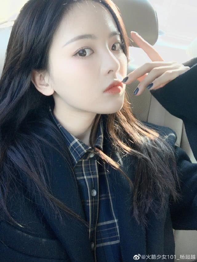 杨超越回应往海里吐痰:哪来的往哪去!锦鲤妹妹太耿直了