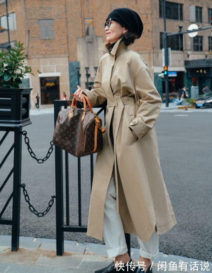 小白裤|三木母女带火了“白裤子”,时髦又上档次,搭配羽绒服大衣都好看